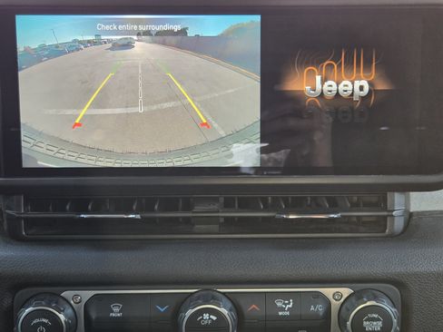 Used 2025 Jeep Wrangler Unlimited Sport AWD/4WD image 14