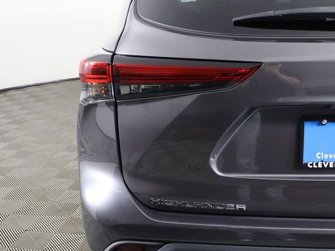 Used 2022 Toyota Highlander XLE image 16
