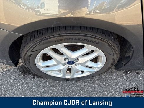 Used 2016 Ford Fusion SE image 10