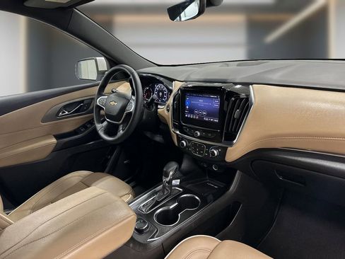 Used 2023 Chevrolet Traverse Premier FWD image 15