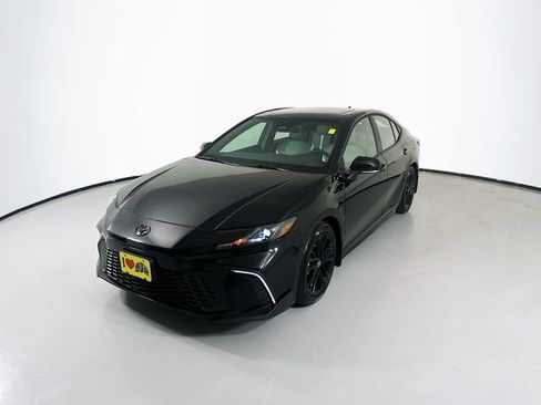 Used 2026 Toyota Camry SE w/ Convenience Package FWD image 5