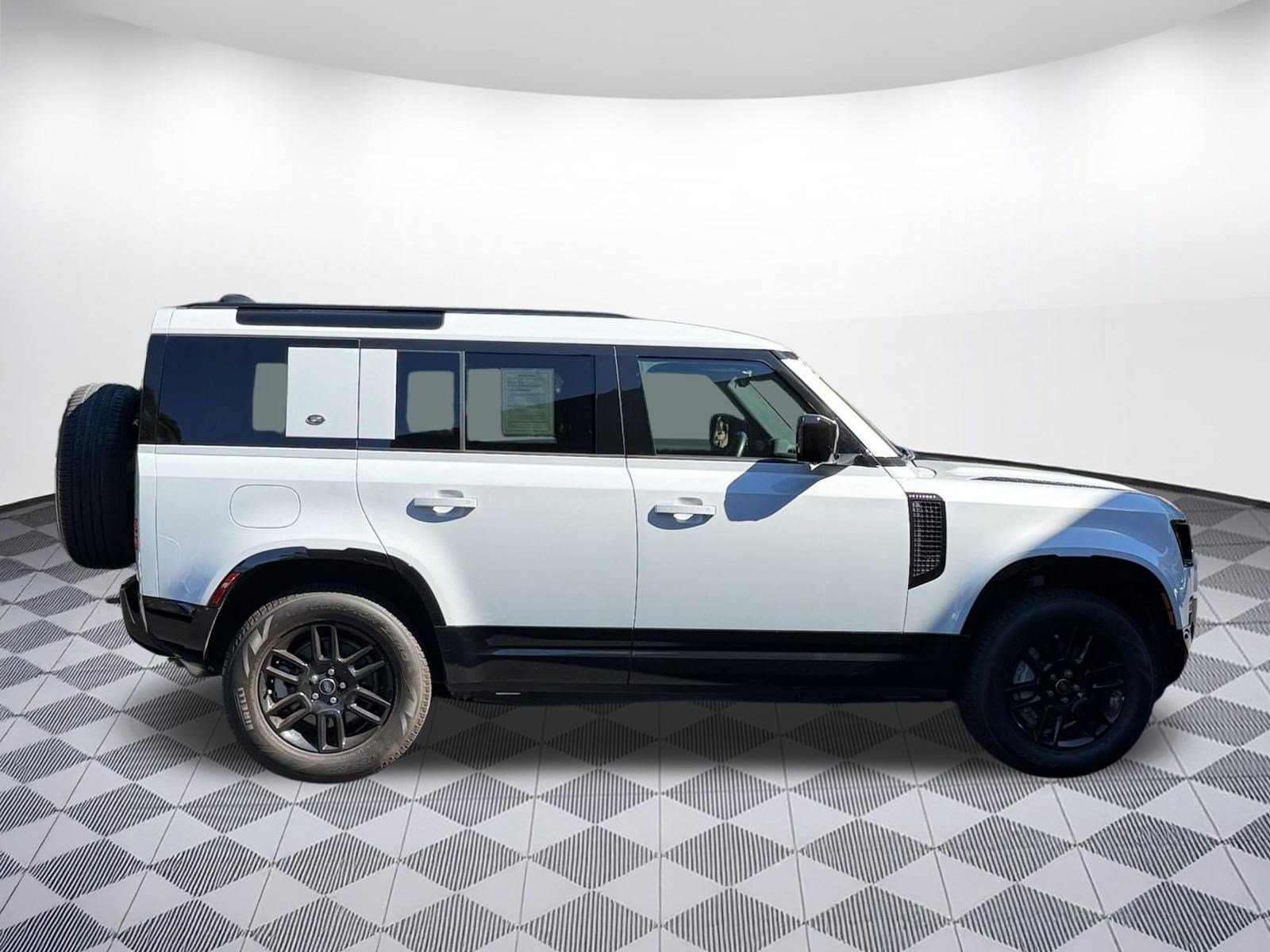 Used 2023 Land Rover Defender 110 X-Dynamic SE AWD/4WD image 8