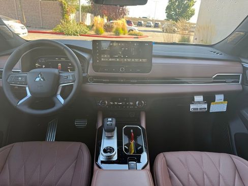 New 2025 Mitsubishi Outlander SEL image 13