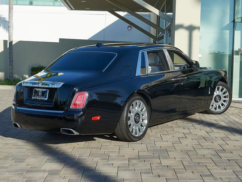 Used 2021 Rolls-Royce Phantom Sedan image 2