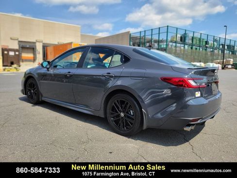 Used 2025 Toyota Camry SE image 3