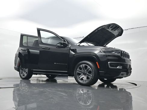 Used 2024 Jeep Wagoneer Series II w/ Flexible Seating Group RWD image 30