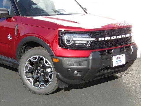 New 2025 Ford Bronco Sport Outer Banks w/ Outer Banks Tech Package+ AWD/4WD image 3