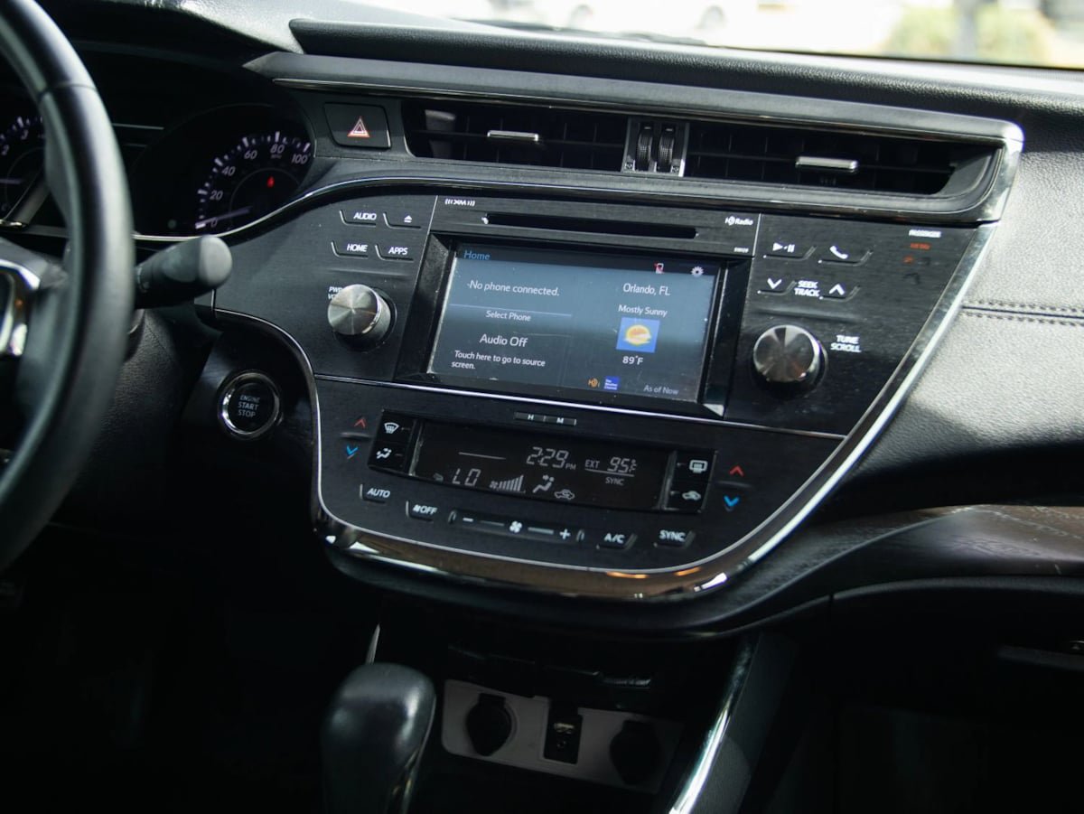 Used 2017 Toyota Avalon XLE w/ Carpet Mat Package FWD image 28
