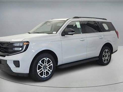 New 2025 Ford Expedition Active image 3