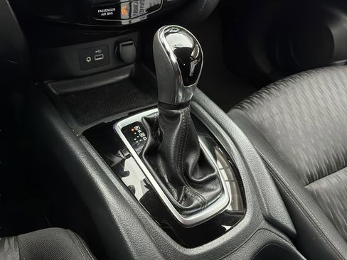 Used 2018 Nissan Rogue S FWD image 22