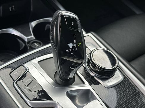 Used 2019 BMW 750i w/ Executive Package image 21