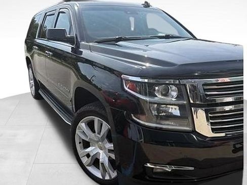 Used 2018 Chevrolet Suburban Premier AWD/4WD image 10