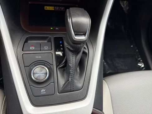 Used 2024 Toyota RAV4 Limited image 16