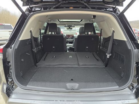 New 2026 Nissan Pathfinder SL w/ SL Premium Package AWD/4WD image 13