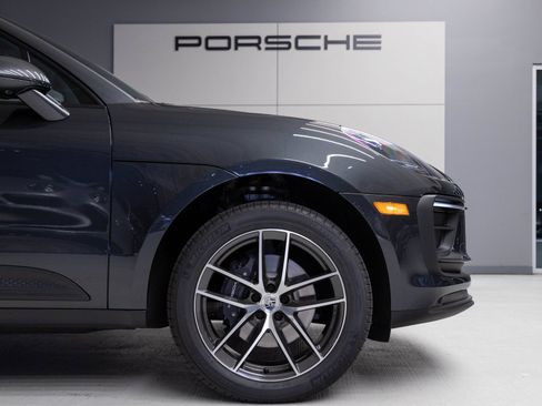 Certified 2026 Porsche Macan AWD/4WD image 11