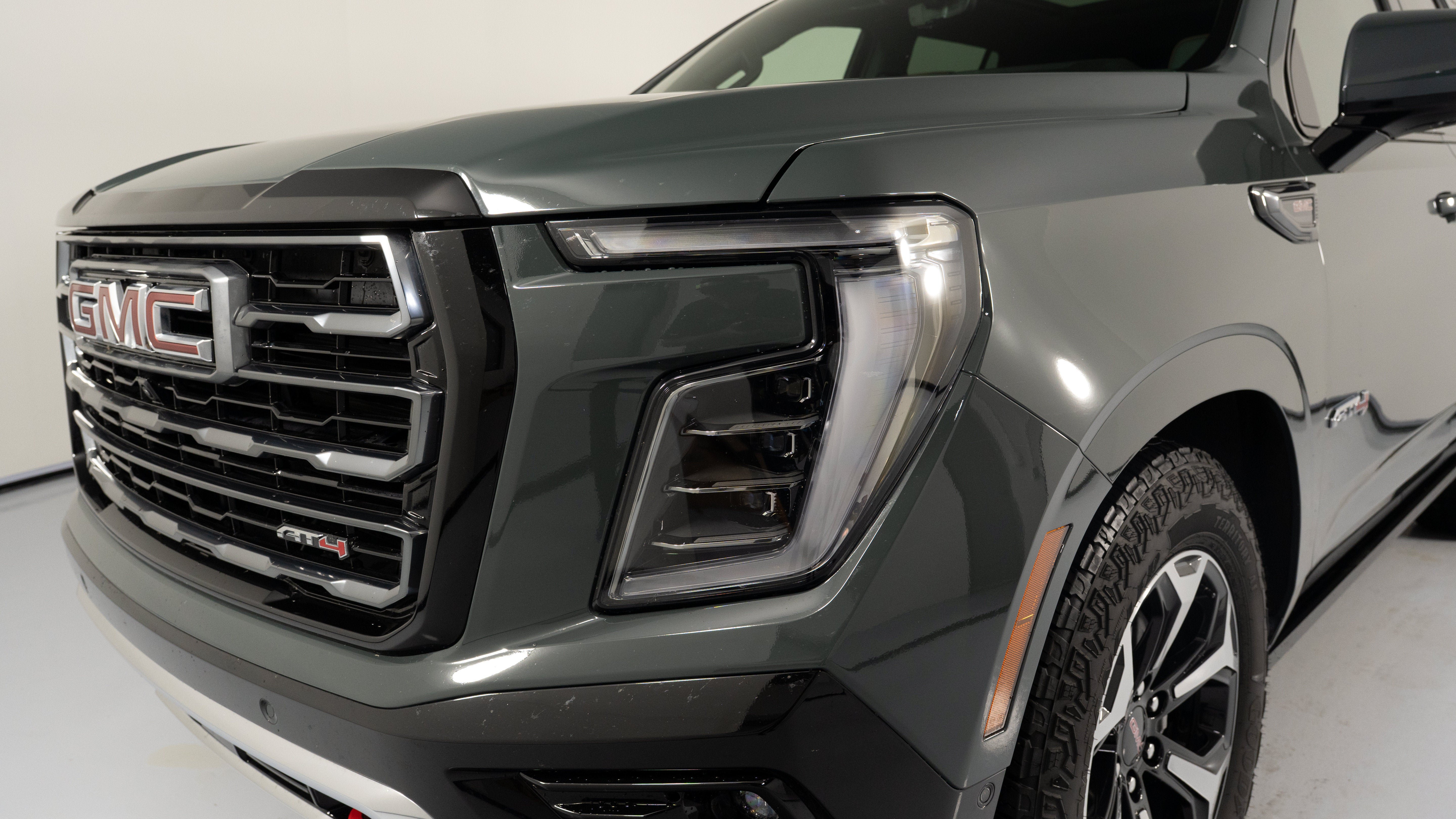 Used 2025 GMC Yukon AT4 w/ AT4 Premium Plus Package AWD/4WD image 10