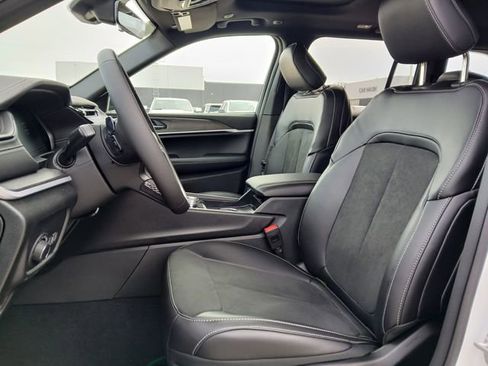 New 2026 Jeep Grand Cherokee Laredo image 10