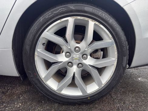 Used 2017 Chevrolet Impala Premier FWD image 11