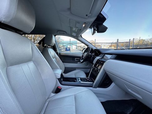 Used 2019 Land Rover Discovery Sport SE image 15