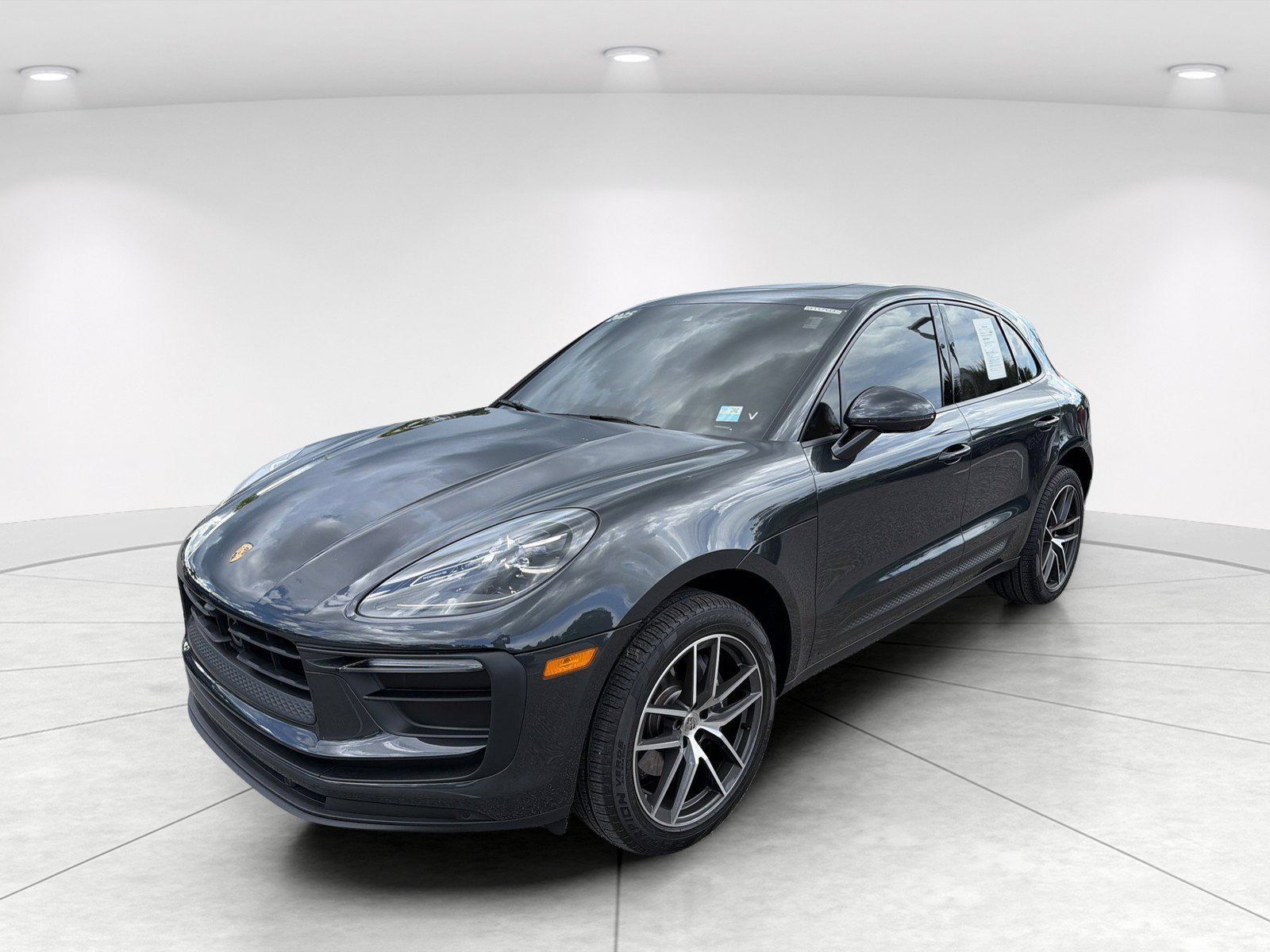 Used 2025 Porsche Macan Turbo AWD/4WD image 8