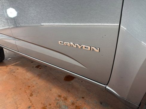 Used 2019 GMC Canyon 2WD Crew Cab w/ Convenience Package image 9