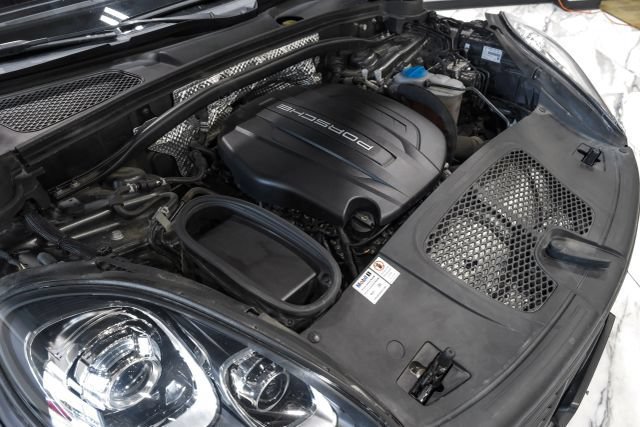 Used 2018 Porsche Macan Sport Edition AWD/4WD image 61