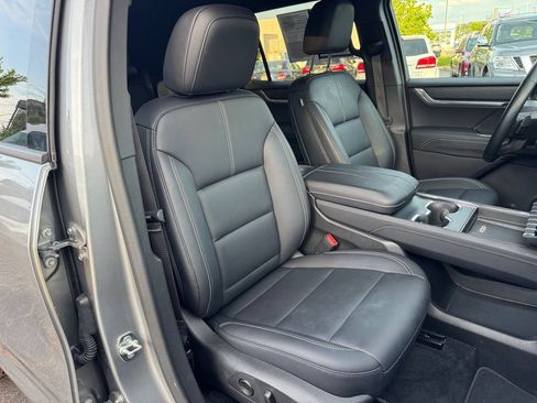 Used 2026 GMC Acadia Elevation w/ Elevation Premium Package FWD image 18