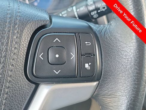 Used 2017 Toyota Sienna XLE w/ XLE Navigation Package FWD image 7