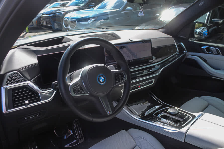 Used 2026 BMW X5 xDrive50e w/ M Sport Package AWD/4WD image 22