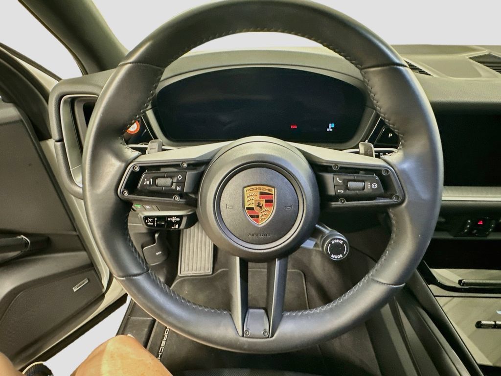 Certified 2025 Porsche Cayenne AWD/4WD image 12
