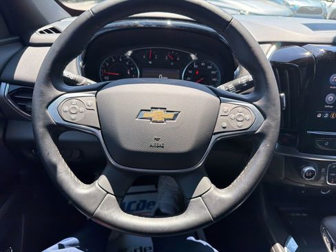 Used 2023 Chevrolet Traverse LT FWD image 14