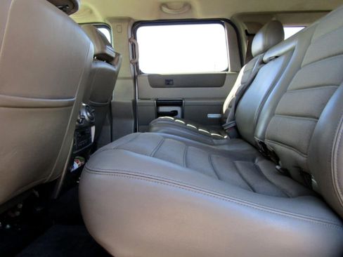 Used 2003 HUMMER H2 w/ Preferred Equipment Group image 11