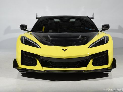 Used 2024 Chevrolet Corvette Z06 RWD image 3