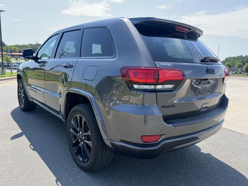 Used 2021 Jeep Grand Cherokee Laredo X AWD/4WD image 31