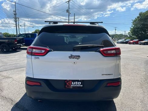 Used 2016 Jeep Cherokee Sport FWD image 5
