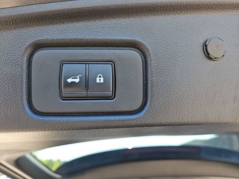 Used 2025 Nissan Pathfinder SV FWD image 18