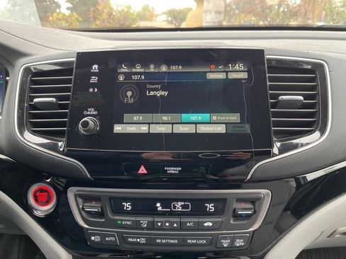 Used 2021 Honda Pilot Touring image 11