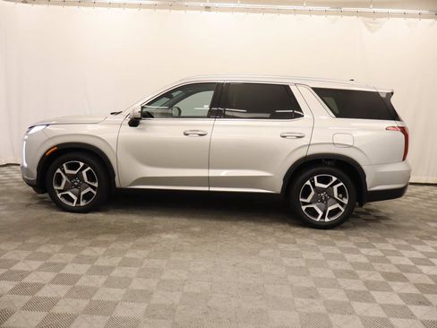 Used 2024 Hyundai Palisade SEL w/ Premium Package FWD image 2