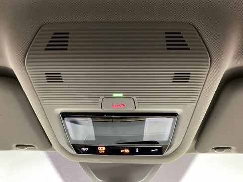 Used 2025 Volkswagen Atlas SE FWD image 20