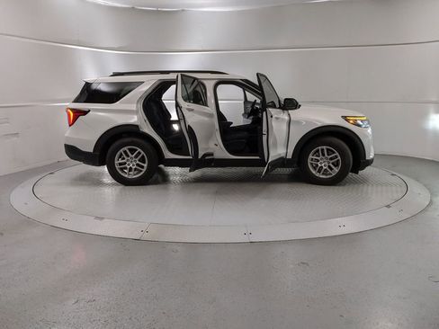 New 2025 Ford Explorer Active image 8