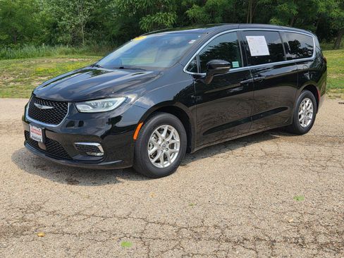 Used 2025 Chrysler Pacifica Select FWD image 7