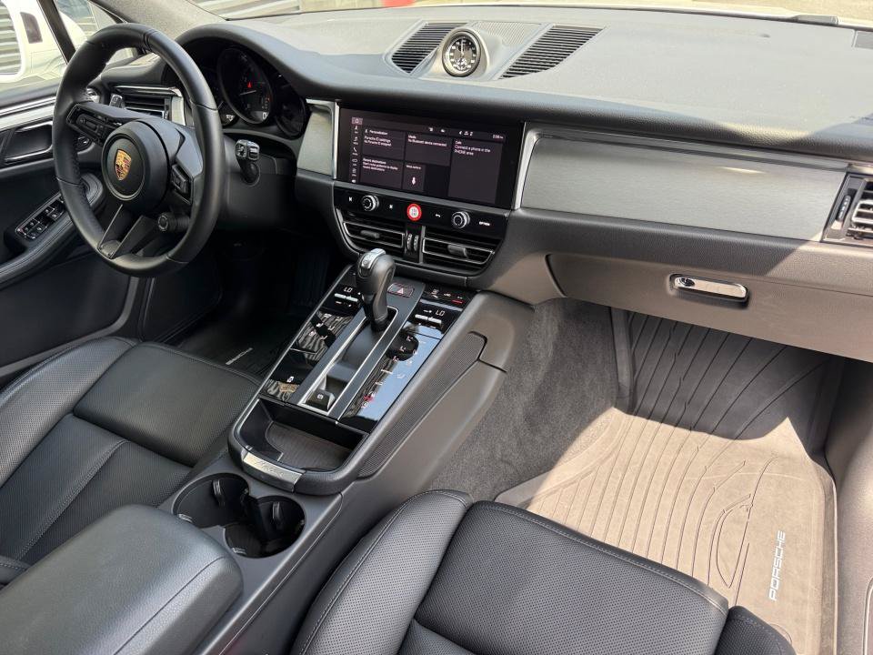 Certified 2026 Porsche Macan AWD/4WD image 18