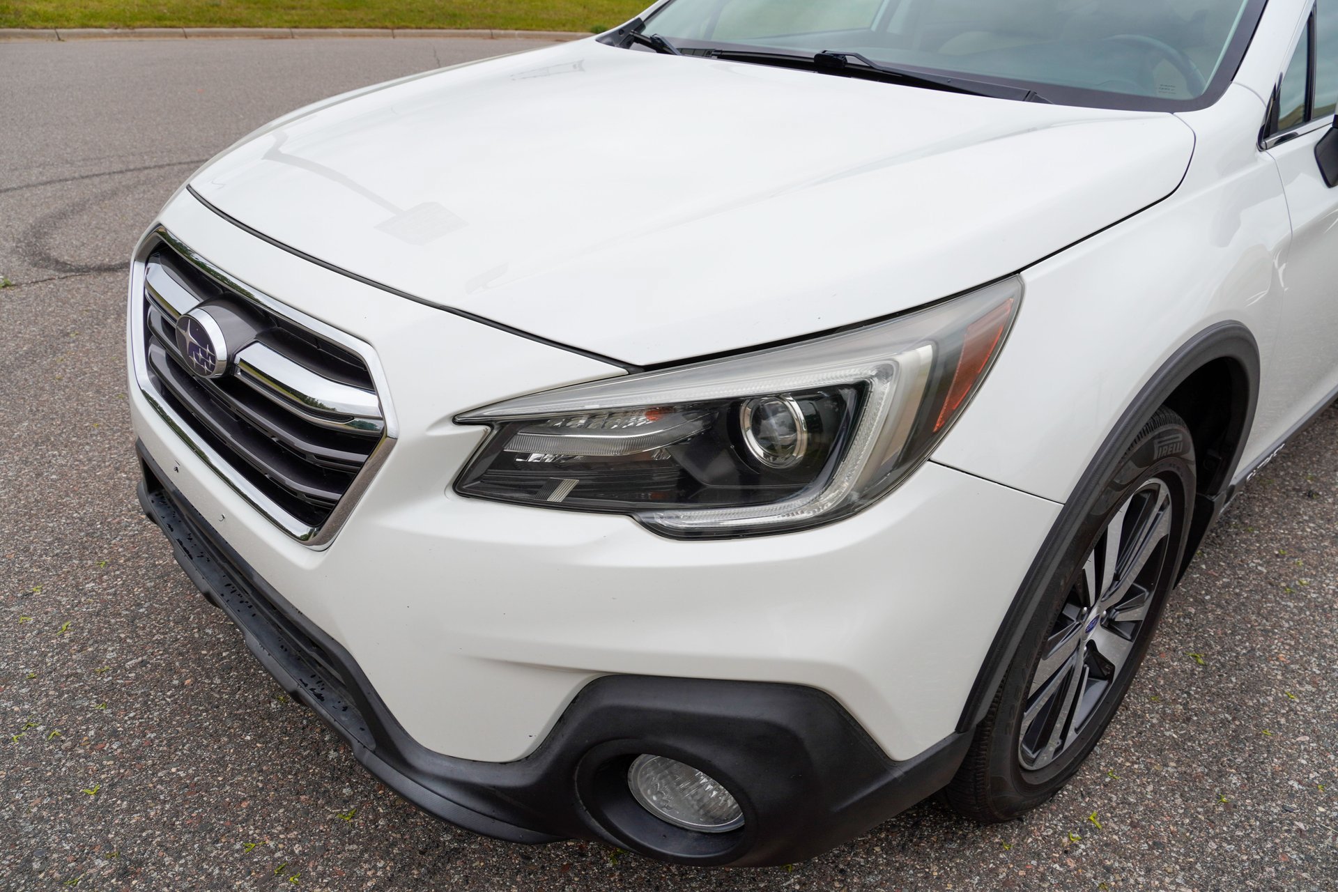 Used 2018 Subaru Outback 3.6R Limited AWD/4WD image 25