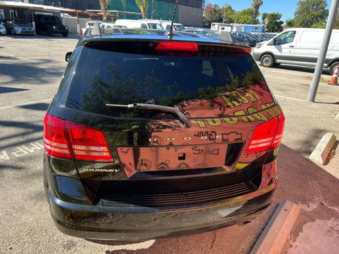 Used 2017 Dodge Journey SE w/ Flexible Seating Group image 5