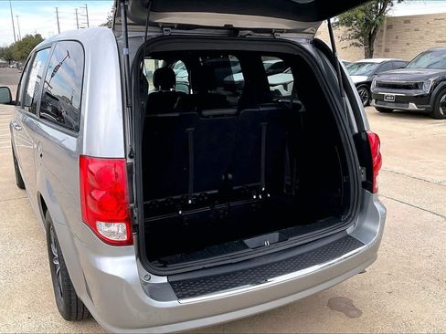 Used 2019 Dodge Grand Caravan GT image 18