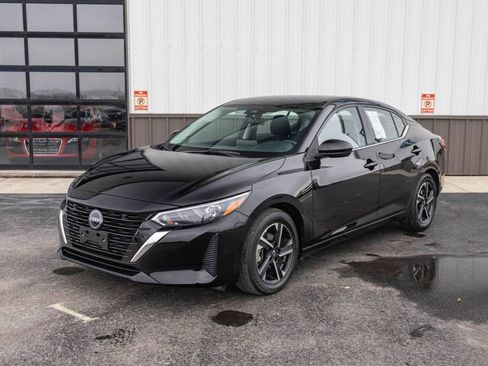 Used 2025 Nissan Sentra SV image 1