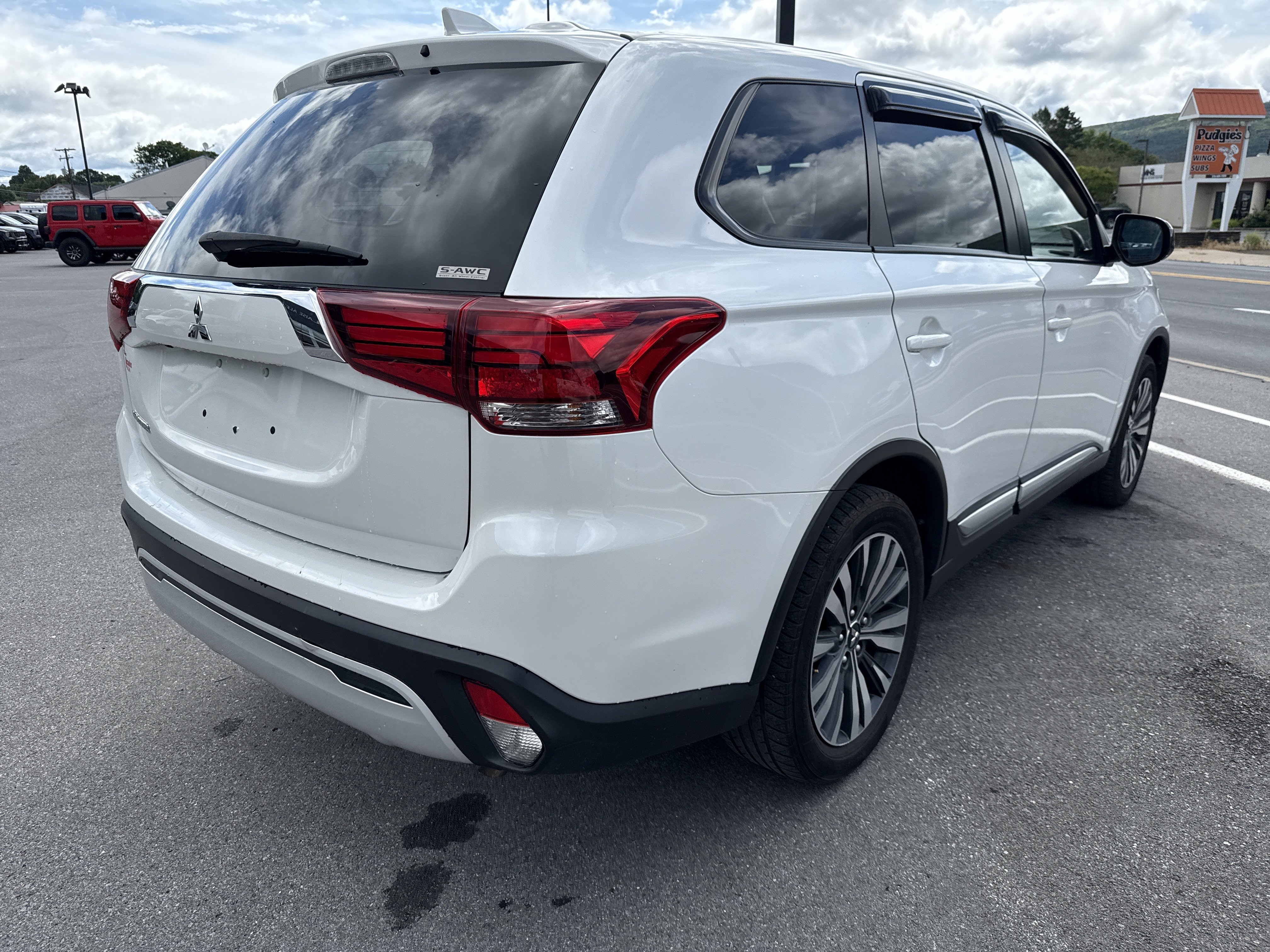 Used 2020 Mitsubishi Outlander ES AWD/4WD image 3