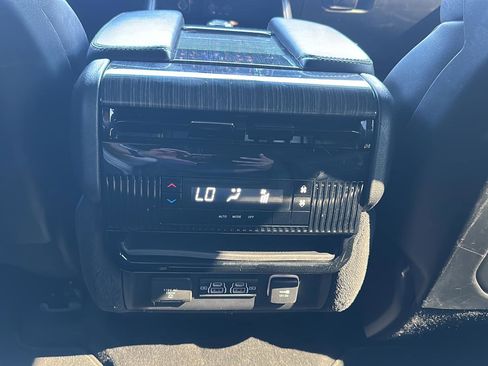 Used 2022 Jeep Wagoneer Series II AWD/4WD image 21