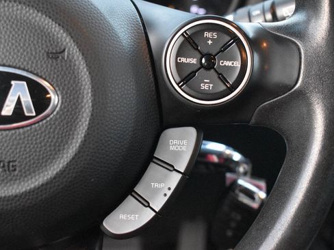Used 2018 Kia Soul + FWD image 22