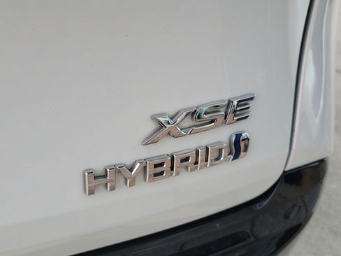 Used 2022 Toyota Sienna XSE FWD image 9